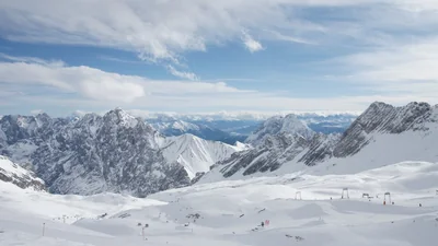 Garmisch-Partenkirchen: village and slopes, photo 1