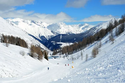 La Thuile: village and slopes, photo 1