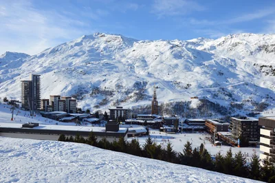 Les Menuires: village and slopes, photo 1