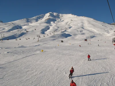 Passo Tonale: village and slopes, photo 1