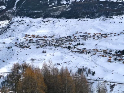 Vars: village and slopes, photo 1