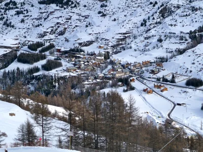 Vars: village and slopes, photo 2